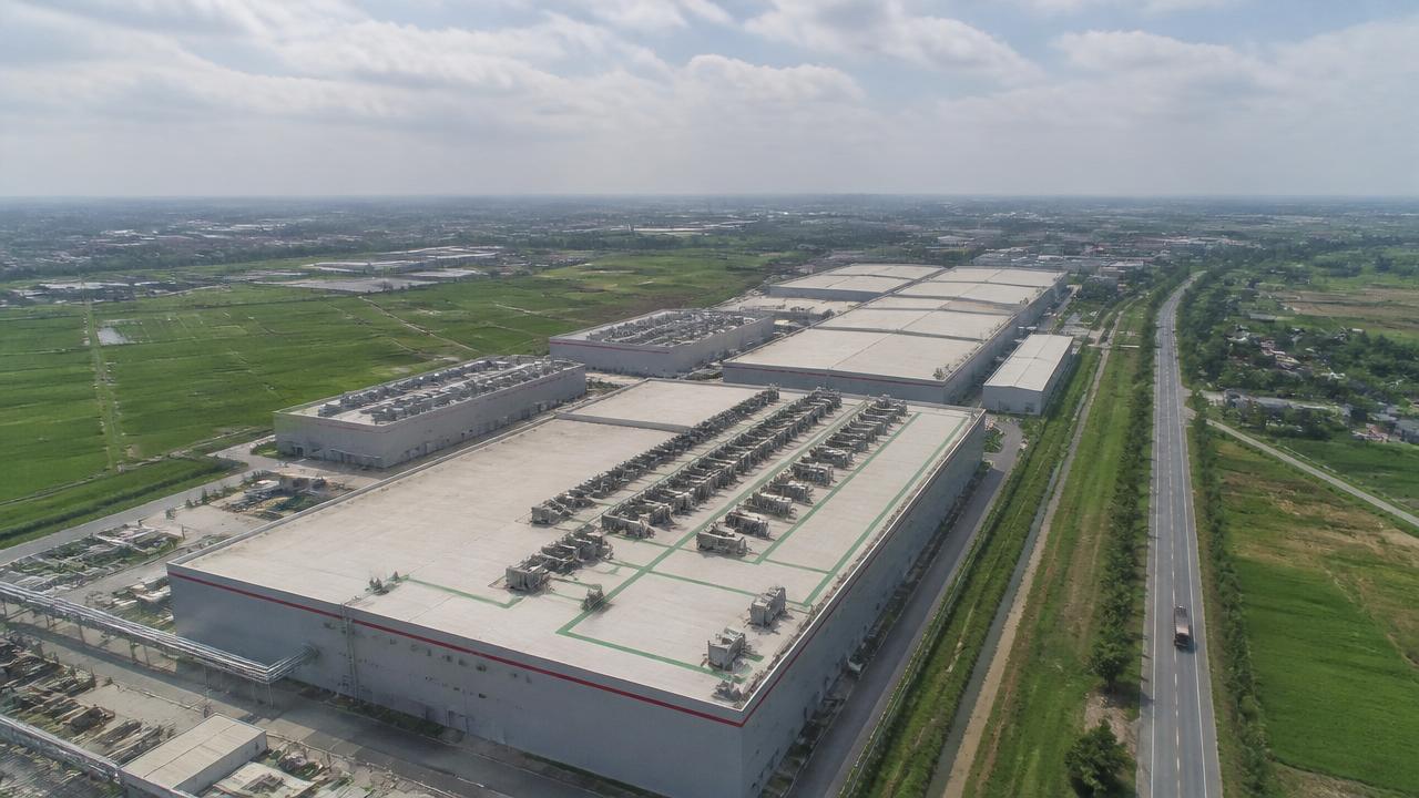 バクニン省Samsung Display工場群の空撮 北部ベトナムの電子メガクラスター