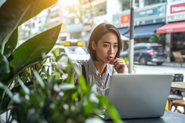 インドネシアの女性の労働市場の現状を示すイメージ