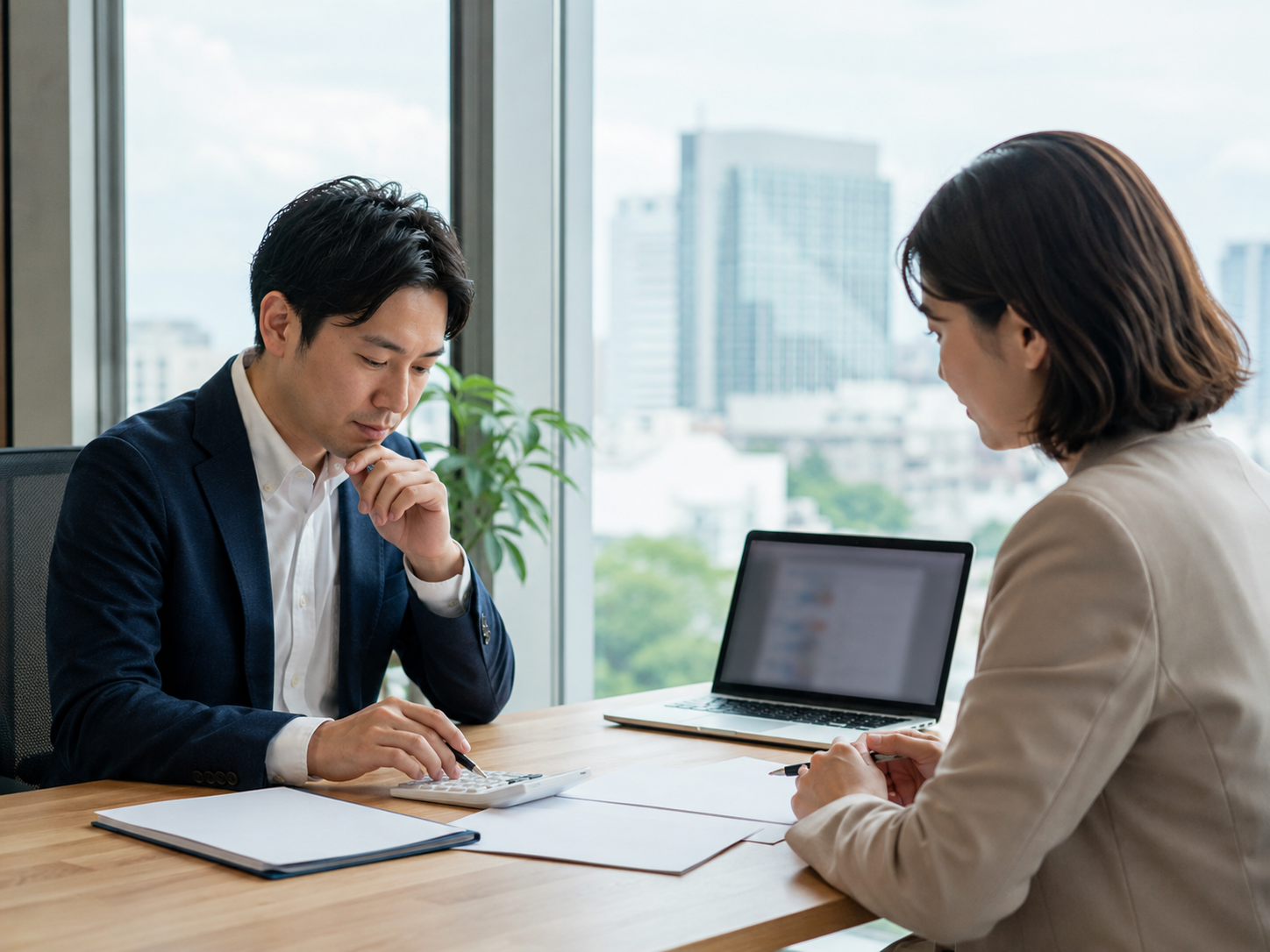 ベトナムの年収と生活費を比較検討するイメージ