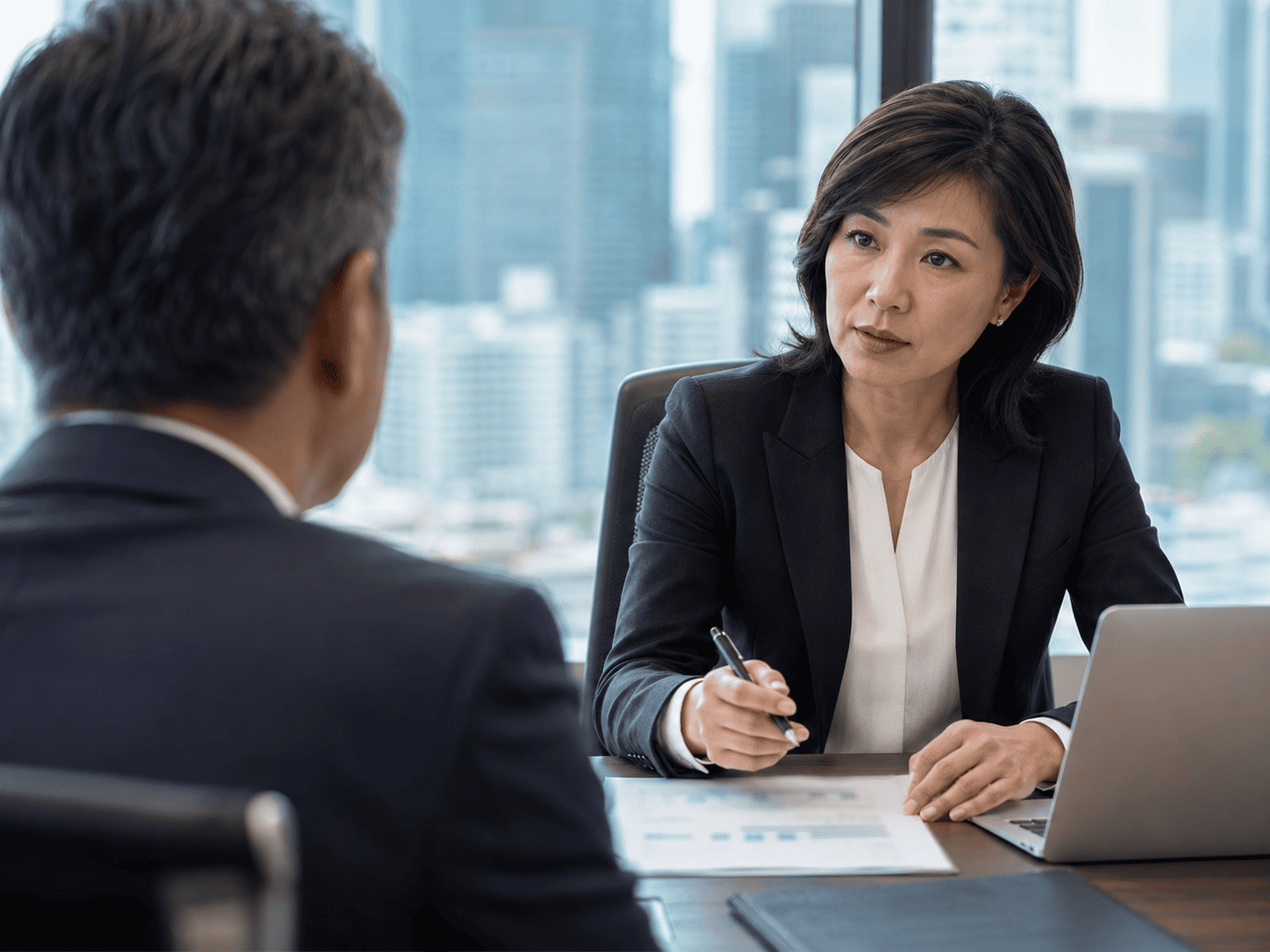 給与交渉のビジネスシーンイメージ