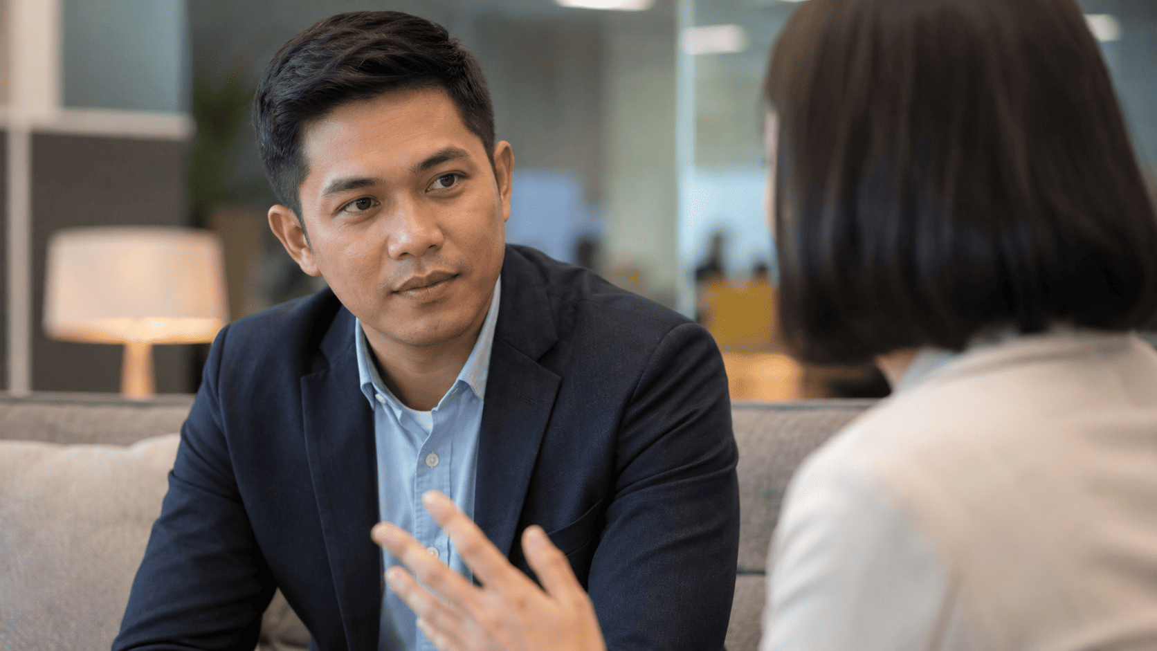傾聴と非言語コミュニケーションのイメージ