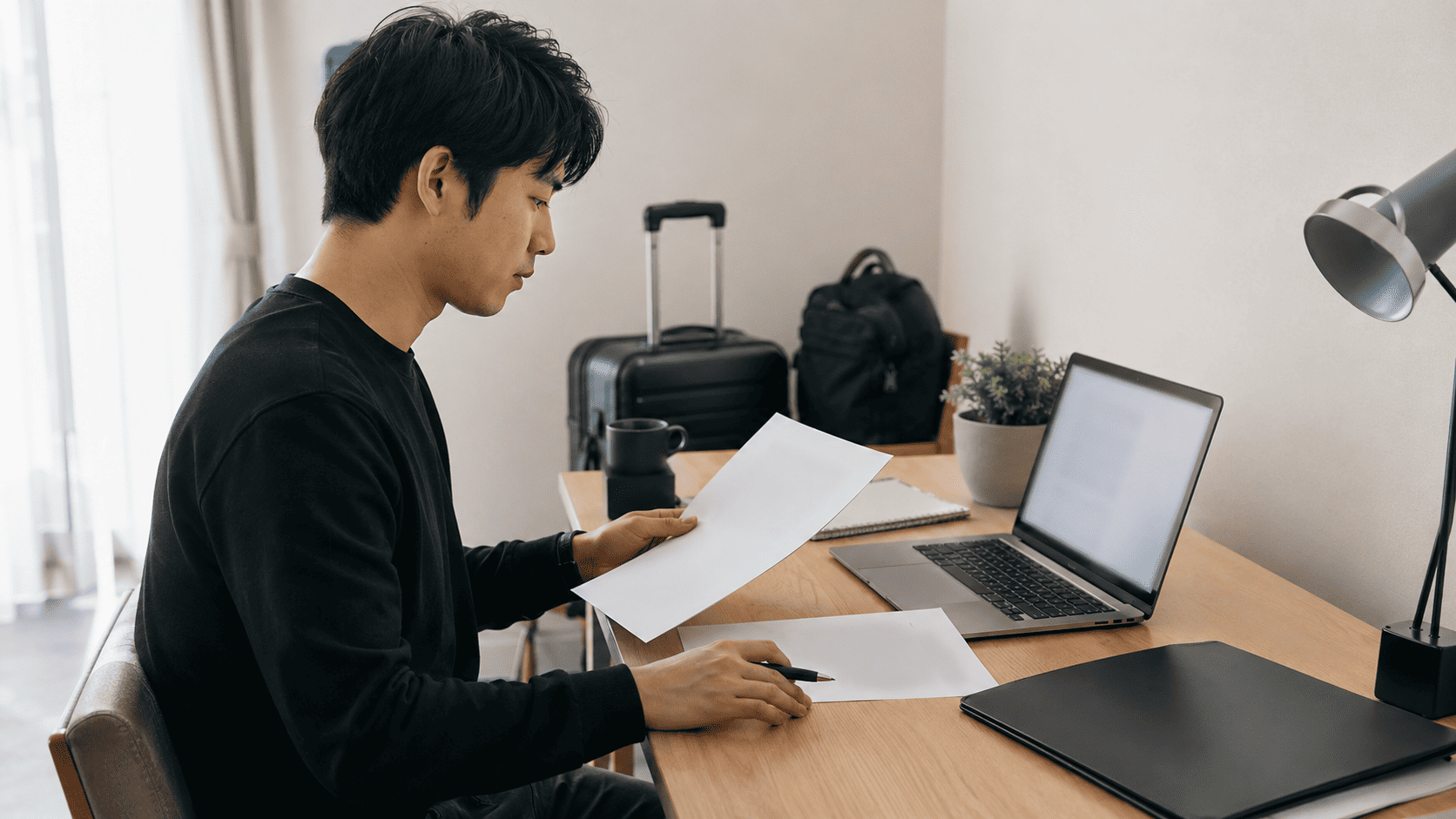 求人情報の収集から応募書類作成までの流れ