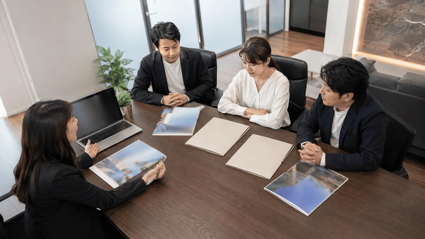 現地採用として海外企業で働く日本人のイメージ