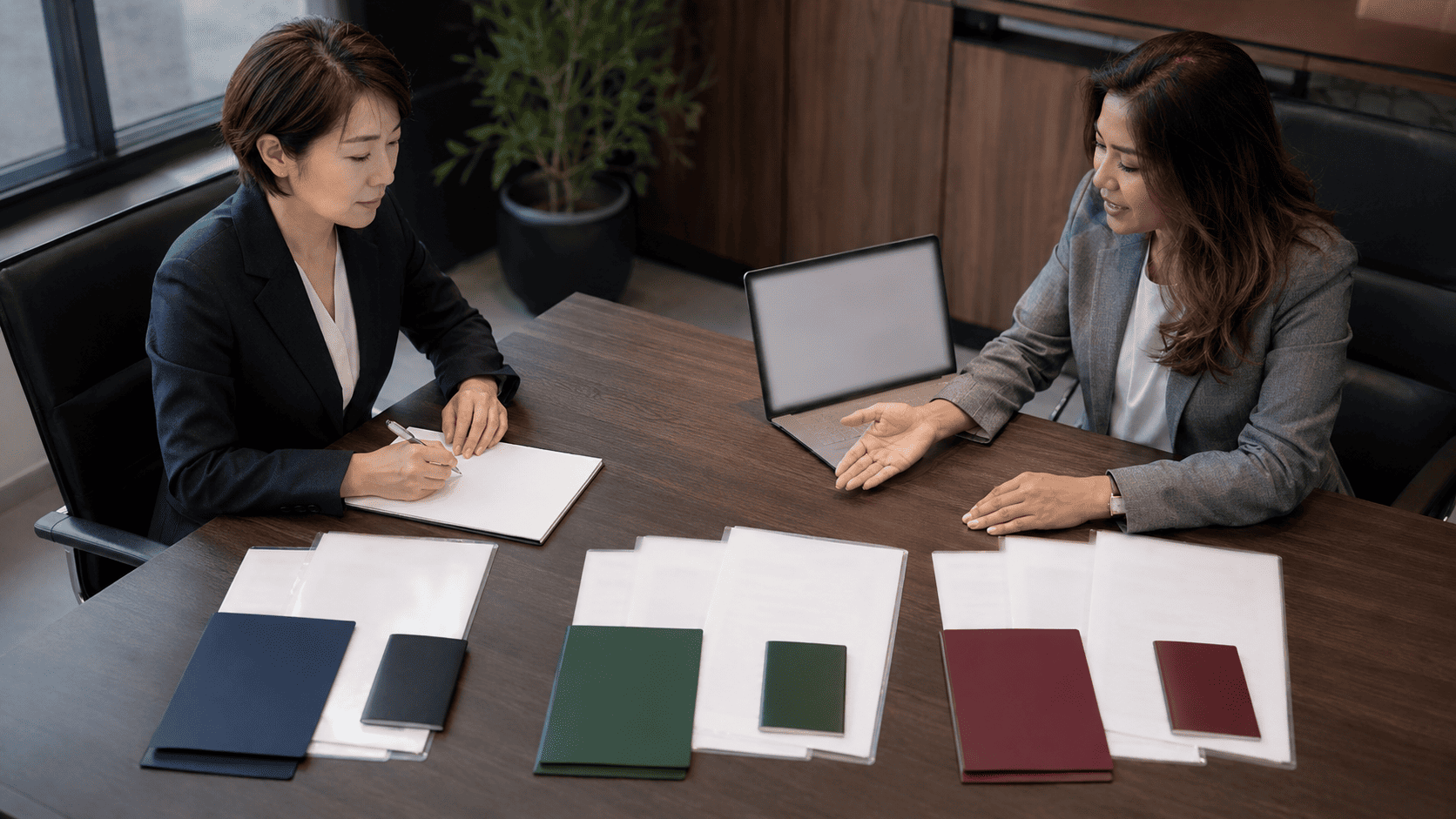 タイの日系企業のオフィスで働くイメージ