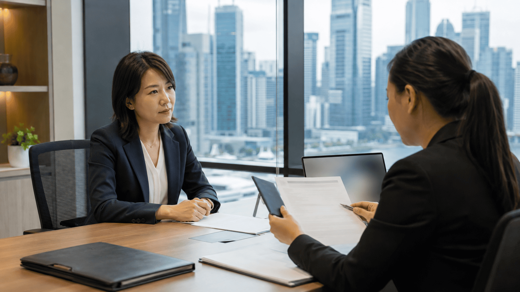 海外転職の求人を探し選考対策を進めるイメージ