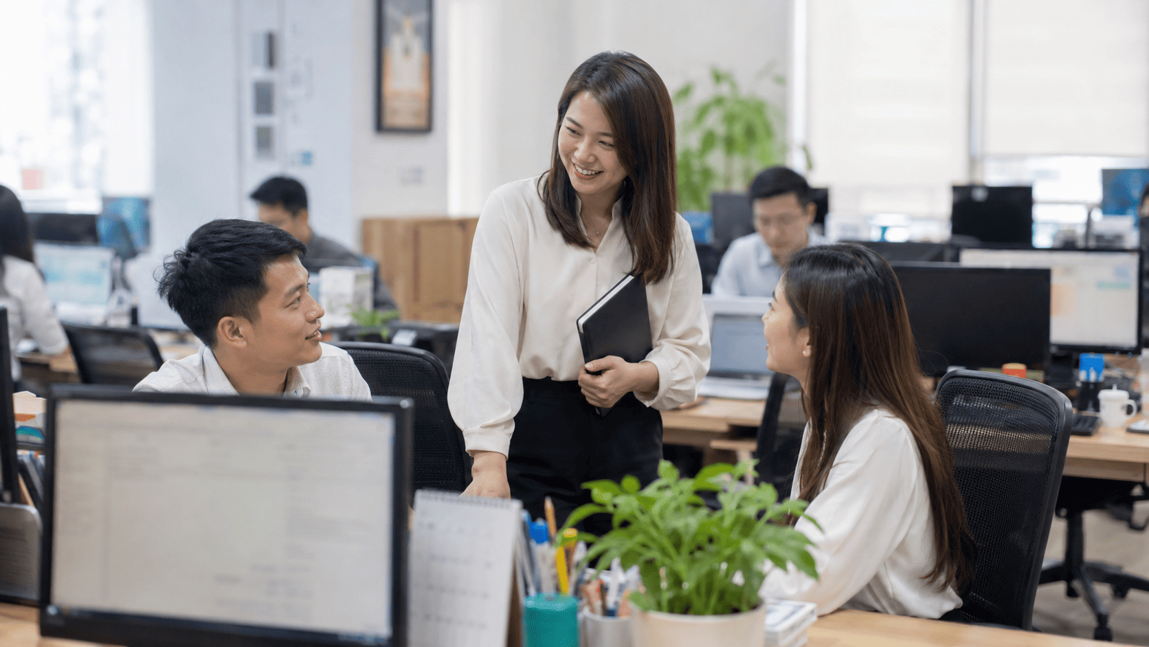 ベトナムの日系企業で働く管理部門のスタッフ