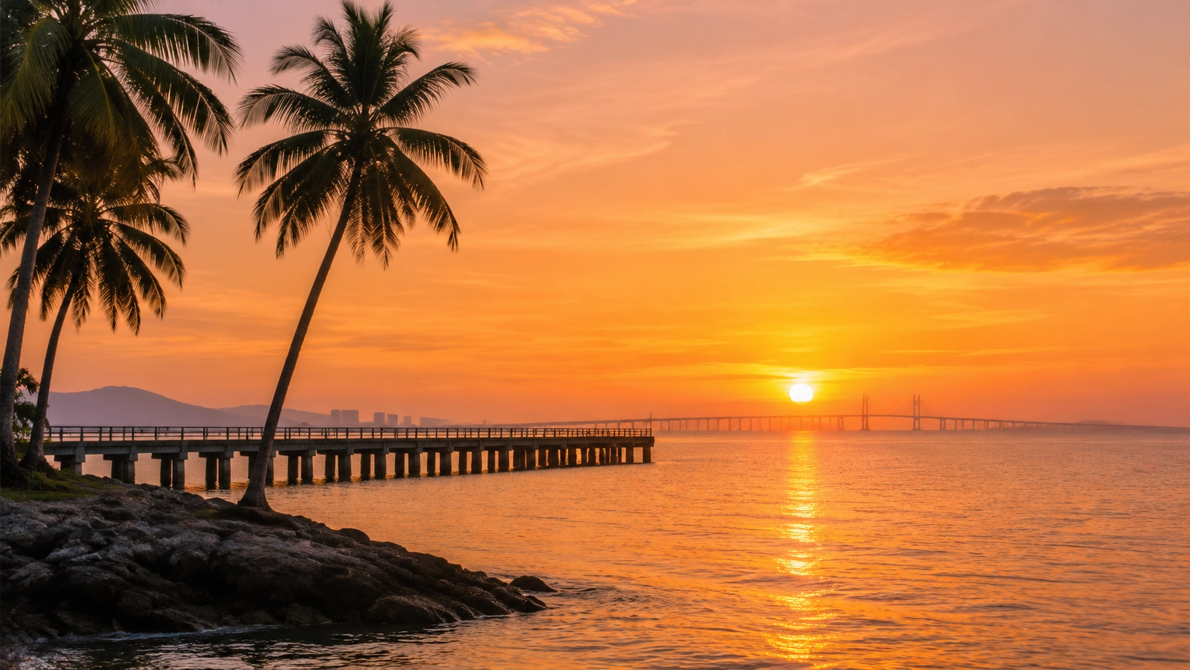ペナンの海沿いの夕景