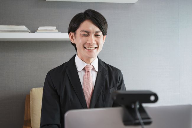 異業種転職のメリットとデメリットを比較するイメージ