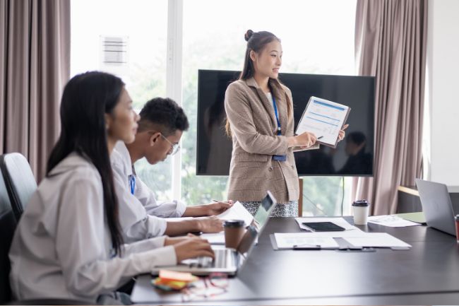 バンコク企業が求める業界別人材像を示すイメージ